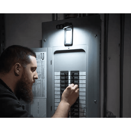 Solis™ Rechargable 360° Pivoting Worklight